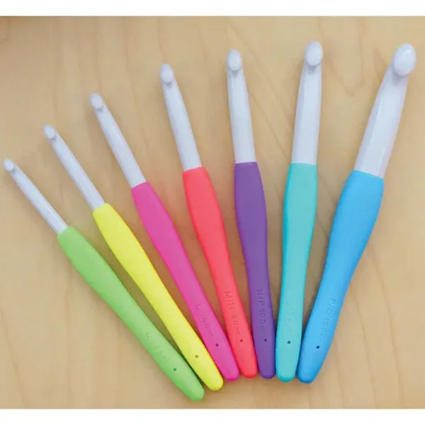 Clover Amour crochet hooks ergonomic crochet hooks with soft grip