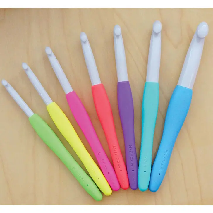 Clover Amour crochet hooks ergonomic crochet hooks with soft grip