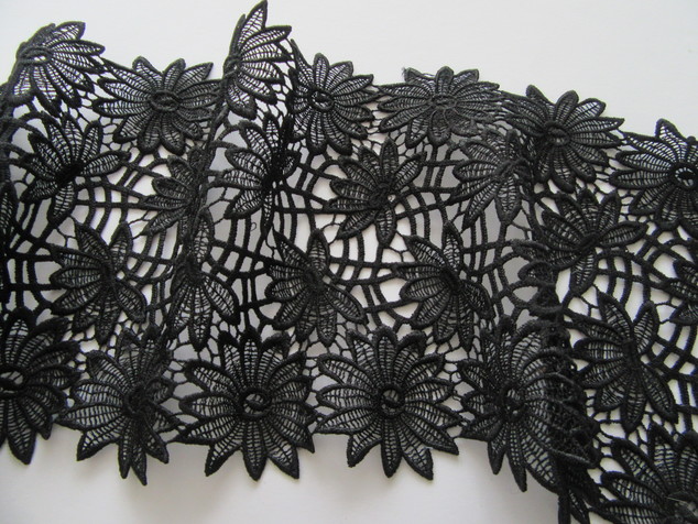 0698 1 GUIPURE LACE TRIM 15CM 0698 - Image 1